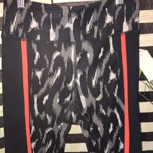Trina Turk Pants - BNWT Trina Turk Recreation Active Capris Trina Turk Pants - BNWT Trina Turk Recreation Active Capris